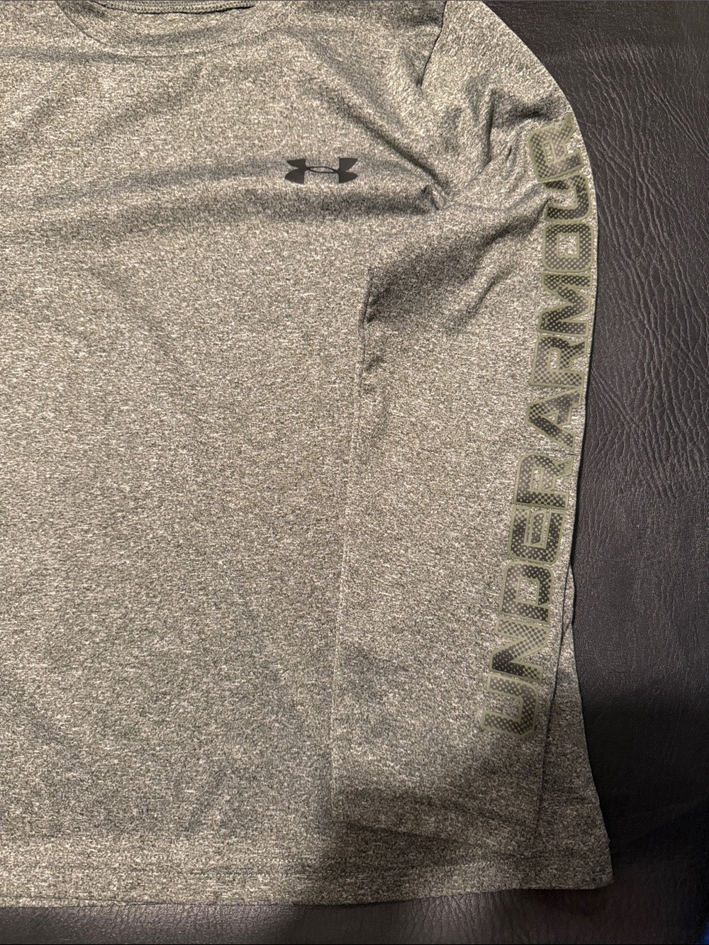 Lot of 3 Under Armour Boys long sleeves - Picture 6 of 6